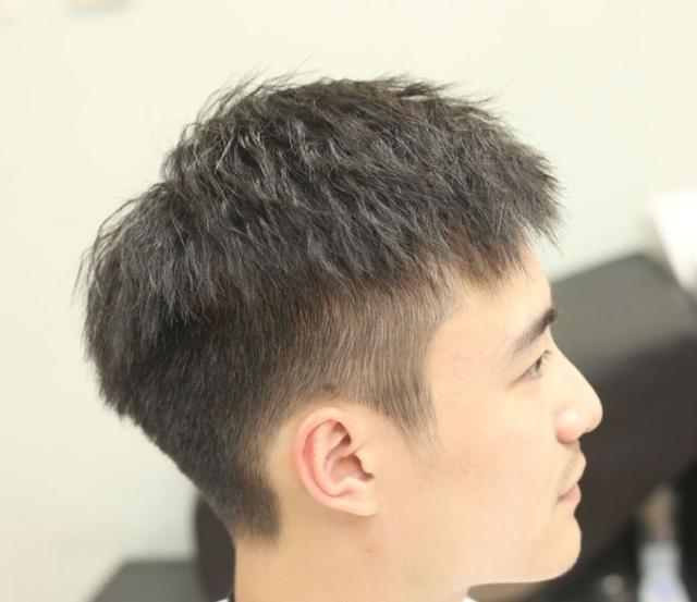 視頻男士剪頭發圖片_視頻男士剪頭發教程_男士剪頭視頻
